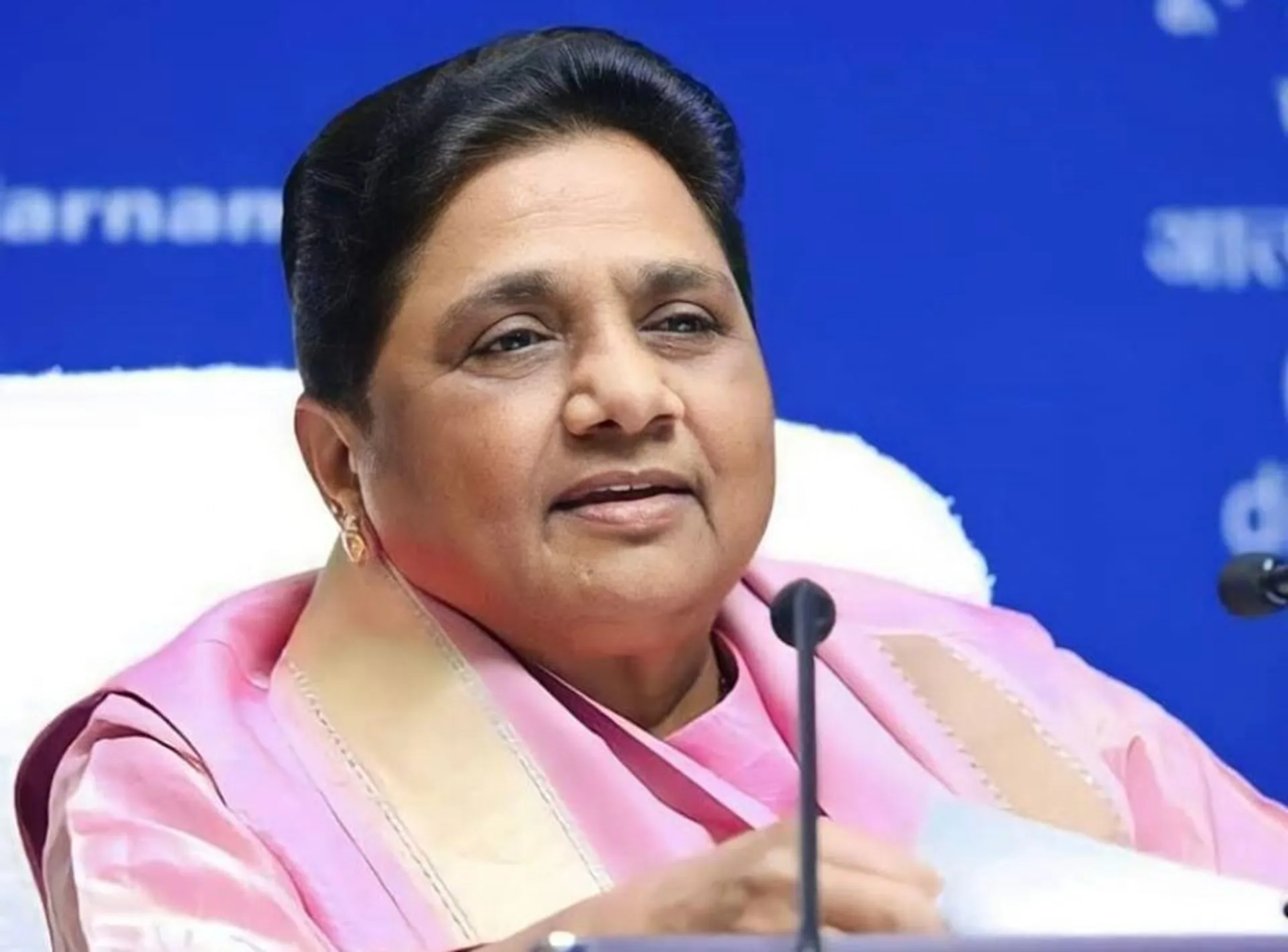 Mayawati Calls Rahul Gandhi a 'Chameleon', Promises Two Deputy CMs in Haryana